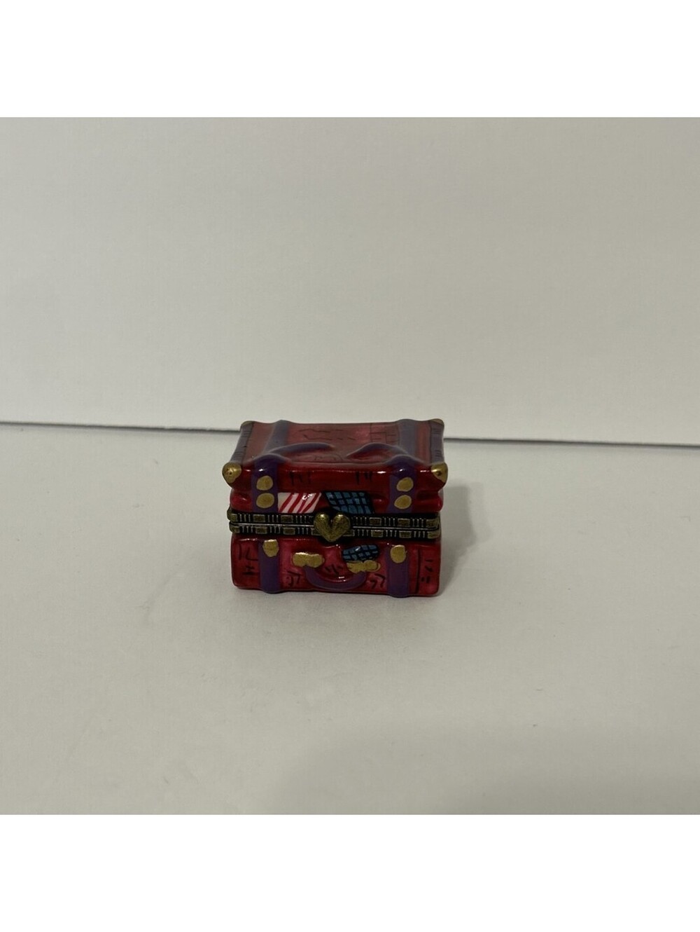 Vintage Pill Box Trinket Box Old Fashion Suitcase Ceramic. 3"Wx2"D. Tiny Treasur